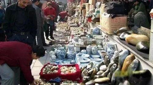 地摊捡漏后，我成了古玩圈显眼包,从街头小贩到古玩圈显眼包的逆袭之路